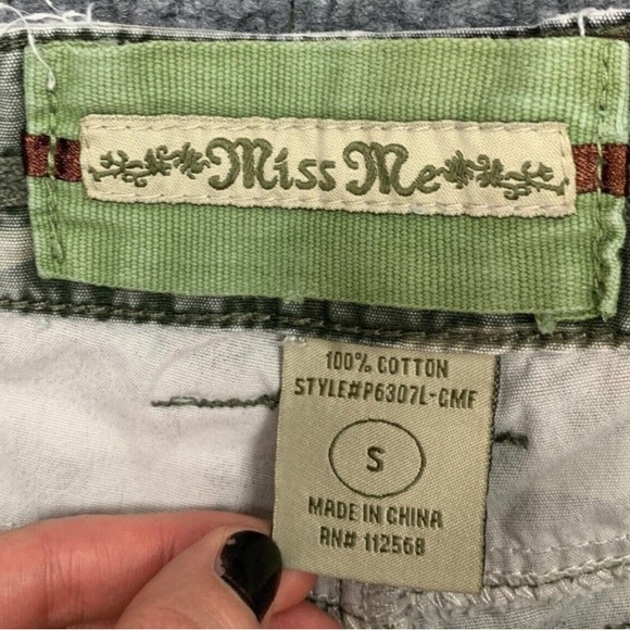 Miss Me Camo Bermuda Cargo Shorts Womens S Small Jeweled Embellished Raw Hem - Picture 6 of 8